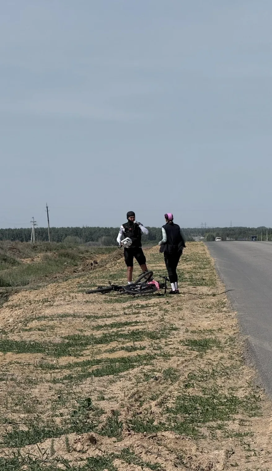 Тем временем ребята устраивают лёгкий стриптиз.